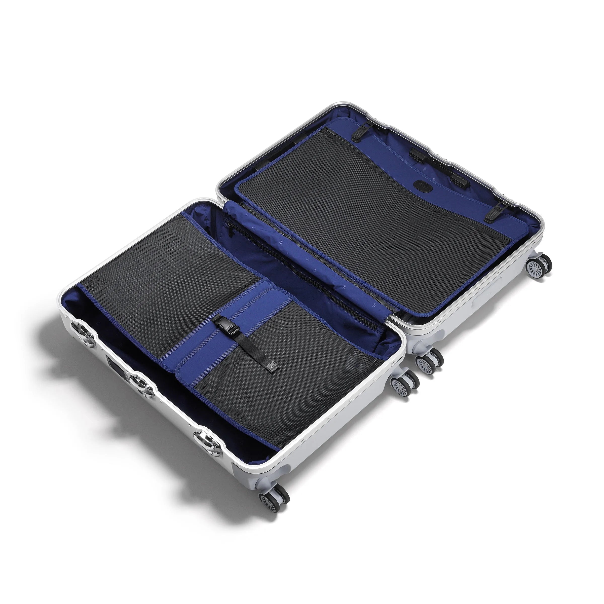 Pursuit Aluminum | Large Suitcase